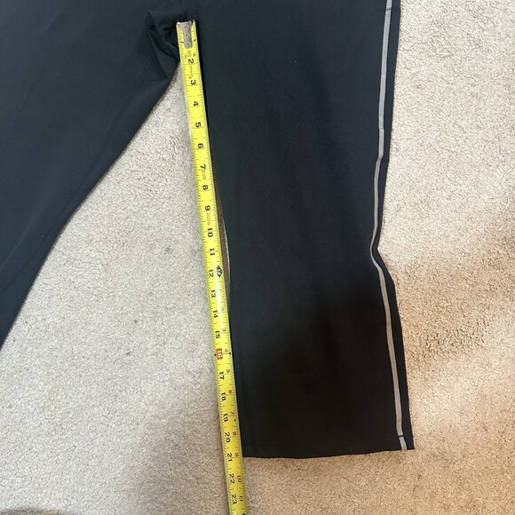 Nike Dri Fit Leggings Women’s XL Black With Gray Side Stripe Capri Length - Picture 6 of 9